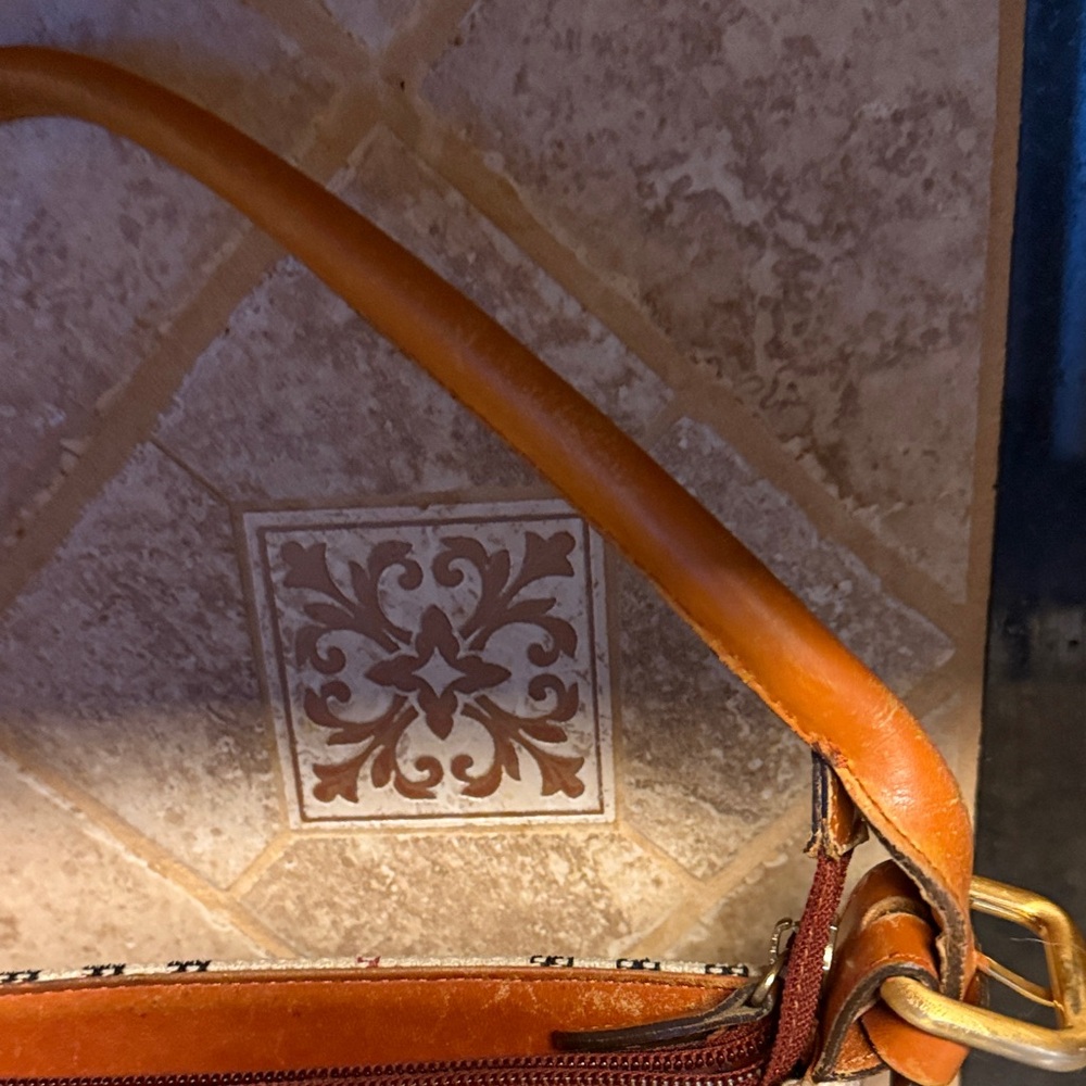 BURBERRY Burberry Nova Check shoulder bag. Designer Handbag Tan and Black EUC - Picture 3 of 13